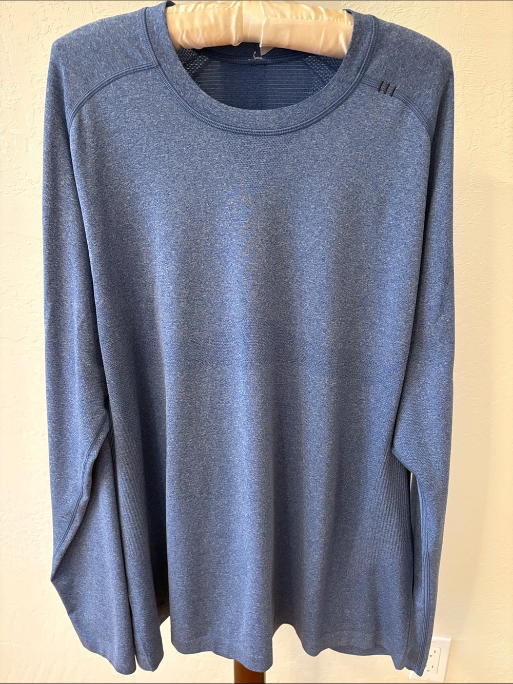Men’s Lululemon long sleeve performance shirt.